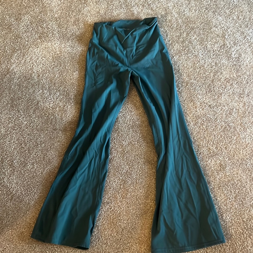 Greenish/ blue workout leggings with flare at bottom